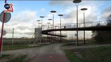 Bicycle_bridge_Zoetermeer_NL_143830889_thumbnail